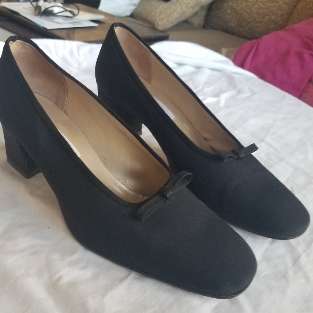 Saks Fifth Avenue, peau de soie  pump, black 6 ½“M